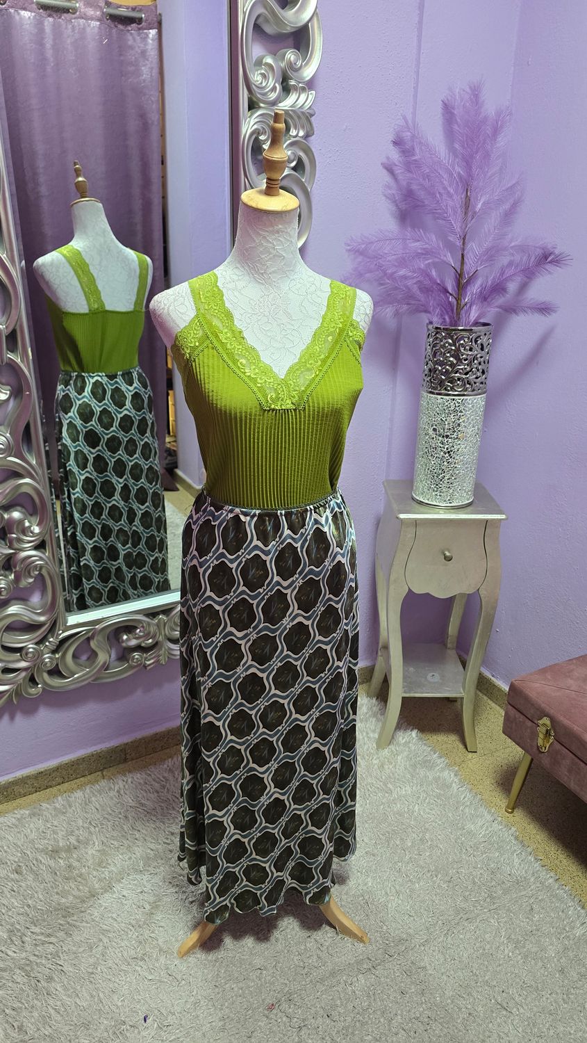 Falda satén estampado verde