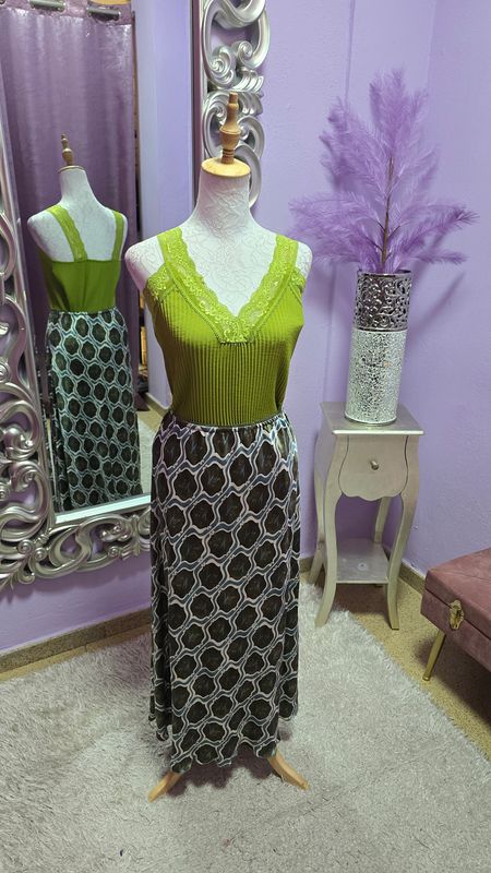 Falda satén estampado verde