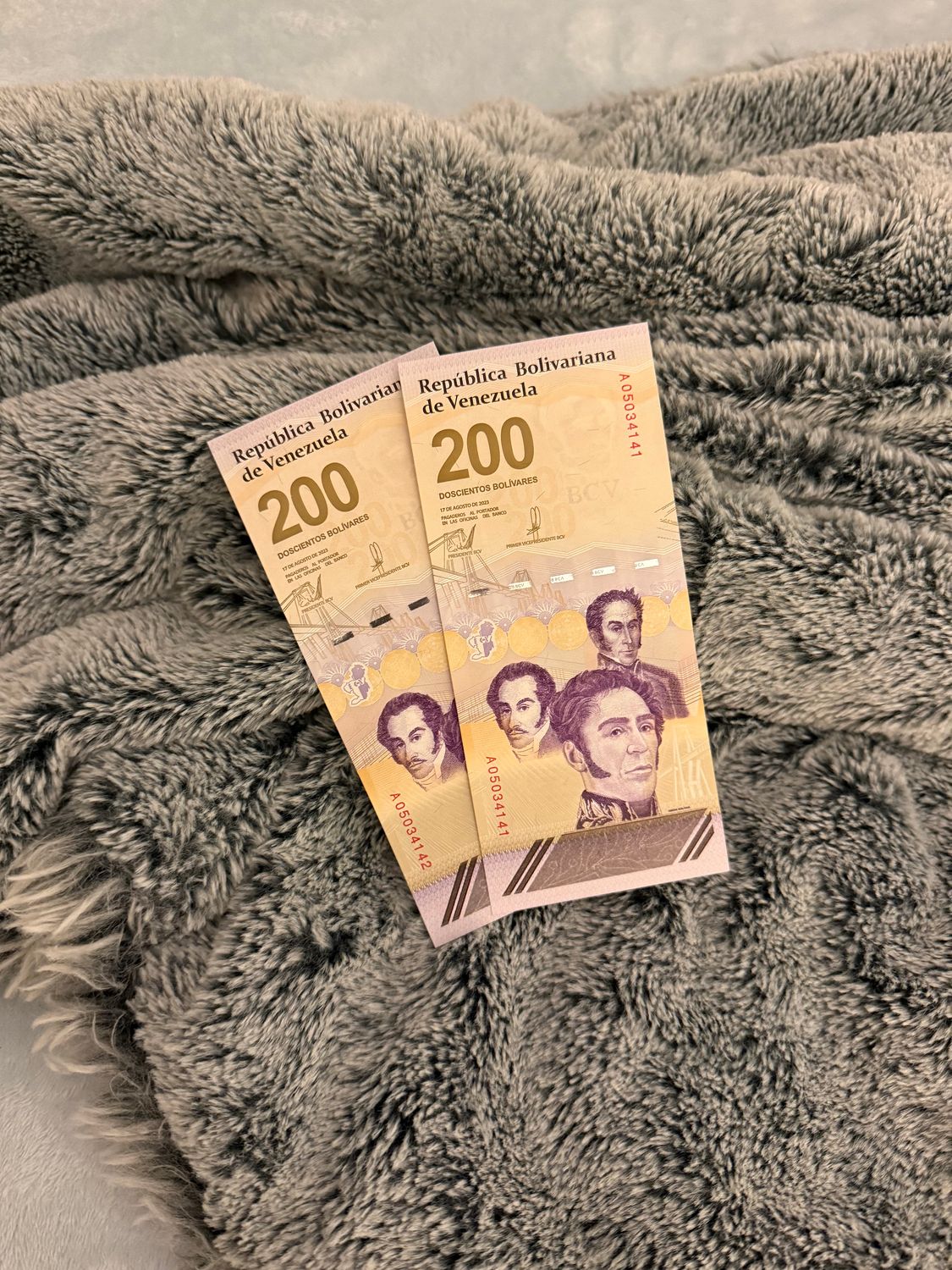 (2) 200M Venezuela Digital Bolivar (2023yr) Black Light Uv-Verified Authentic Notes