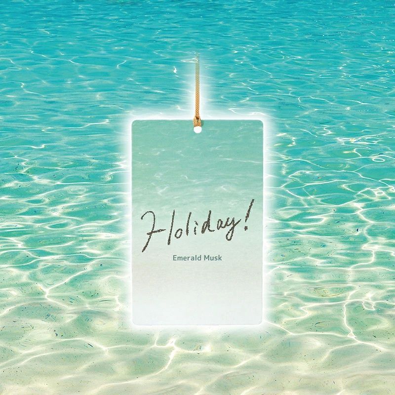 Carmate H1773A Holiday Musk Hanging Air Freshener - Emerald Musk