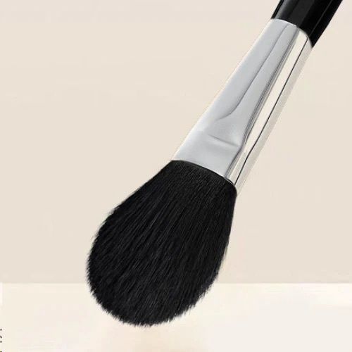 Studio 17 Small Blush Brush 463