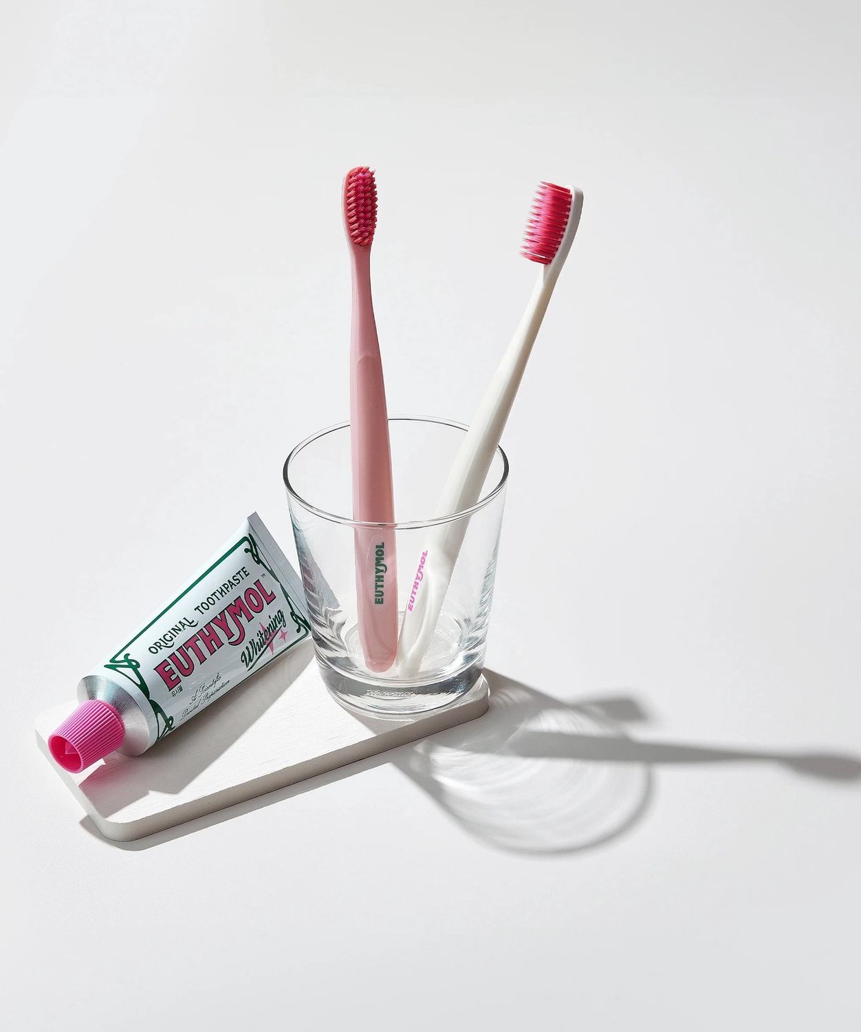 Euthymol Whitening Toothbrush (Pink)