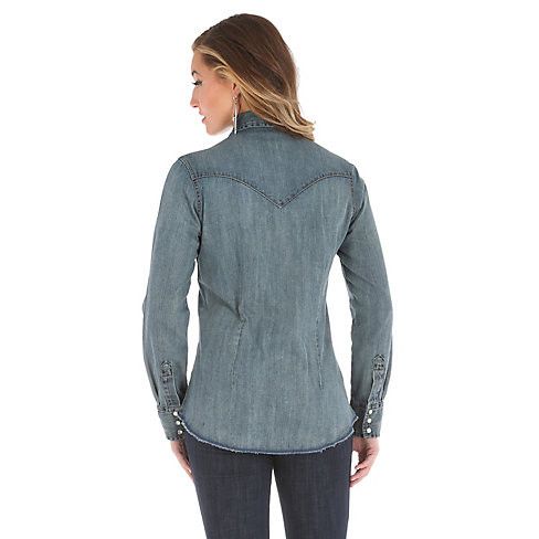 Women's Wrangler Long Sleeve Western Snap Front Denim Top