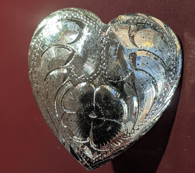 Concho Heart w/ Loop Back - 1 1/2"