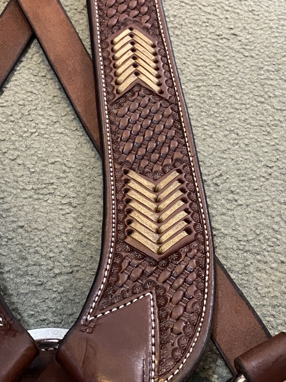 Circle L Pulling Collar with Rawhide Stitch - Medium Oil Basket