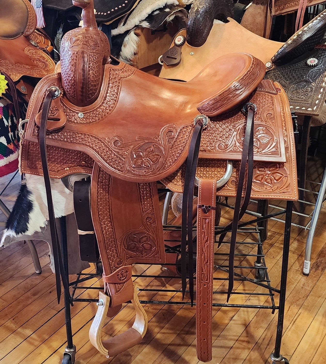 15.5" Wide Circle L Square Skirt Ranch Cutter Saddle - Regular Oil