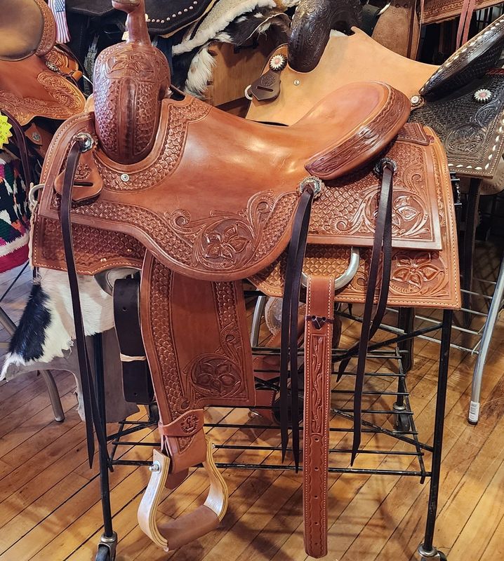 15.5" Wide Circle L Square Skirt Ranch Cutter Saddle - Regular Oil
