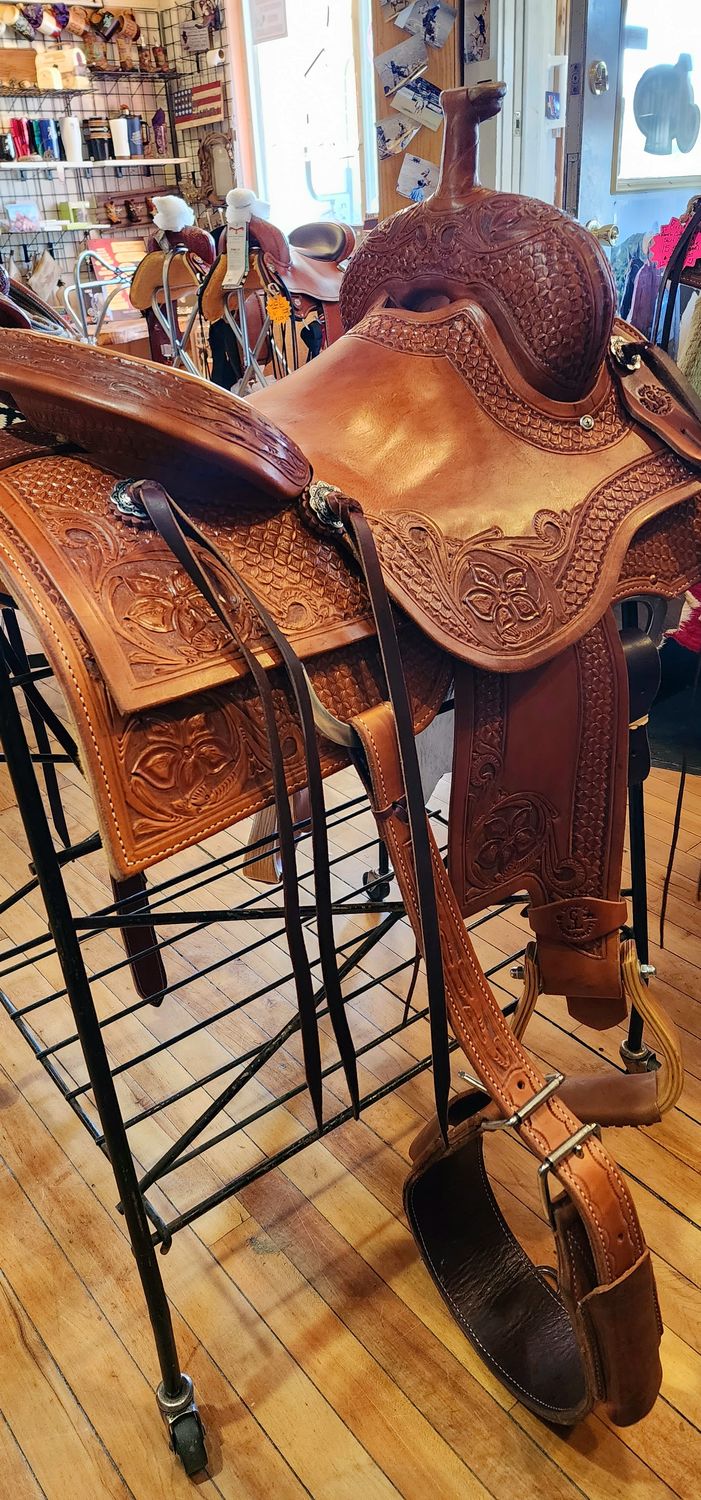 15.5" Wide Circle L Square Skirt Ranch Cutter Saddle - Regular Oil