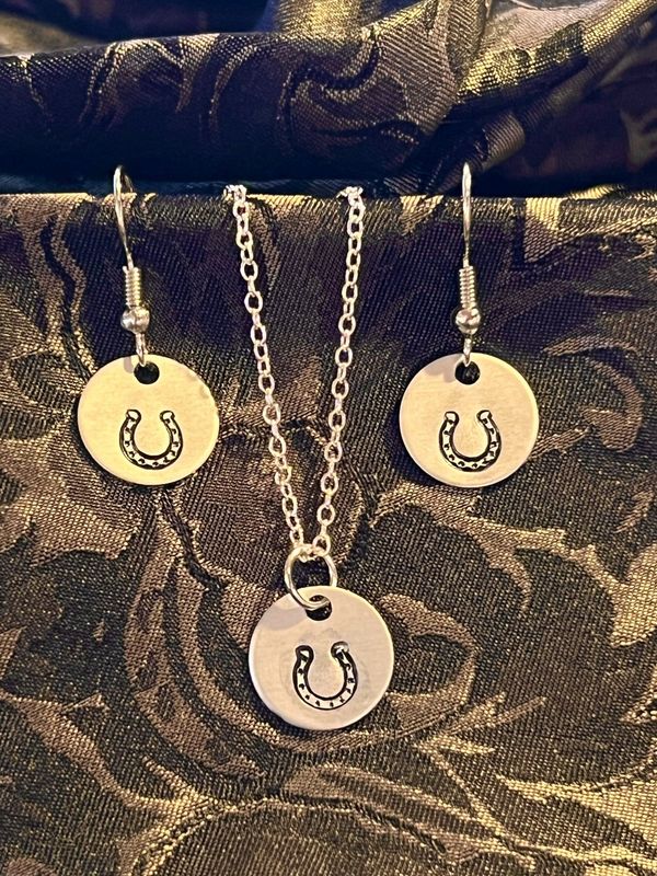 Necklace Set - Stamped Horseshoe