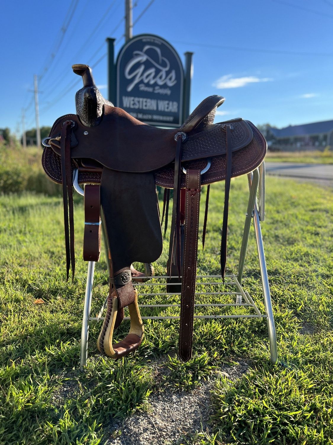 15.5" Wide Circle L Bear Trap Roping Reining Saddle
