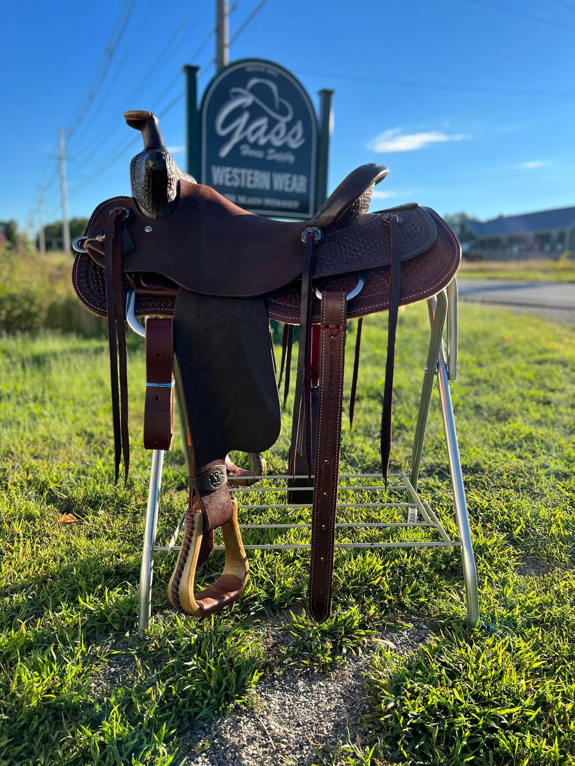 15.5" Wide Circle L Bear Trap Roping Reining Saddle