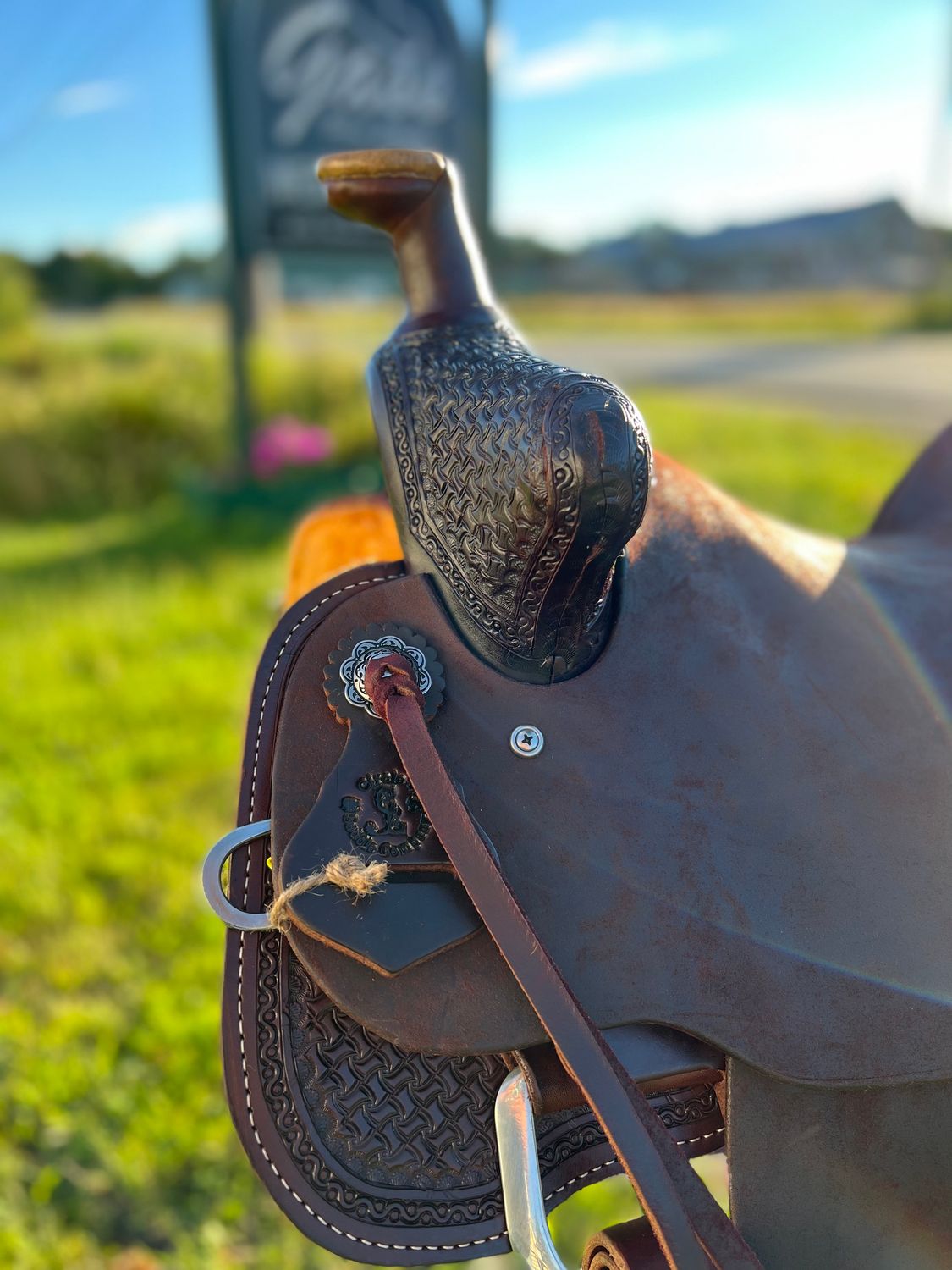 15.5" Wide Circle L Bear Trap Roping Reining Saddle