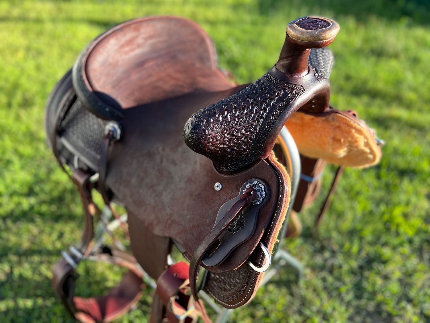 15.5" Wide Circle L Bear Trap Roping Reining Saddle