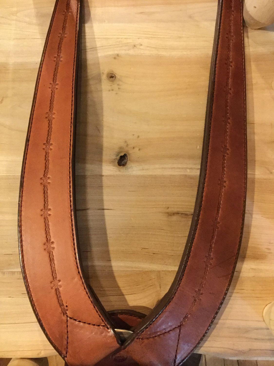 Circle L Pulling Collar, Color: Medium Oil w/Barb Wire Tooling