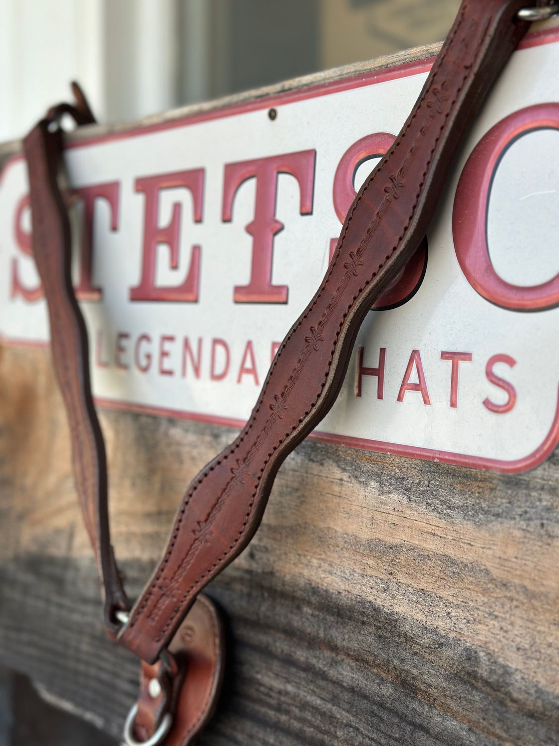 Circle L Scalloped Breast Collar, Horse Size, Dark Oil Barb Wire w/Watts Buckles