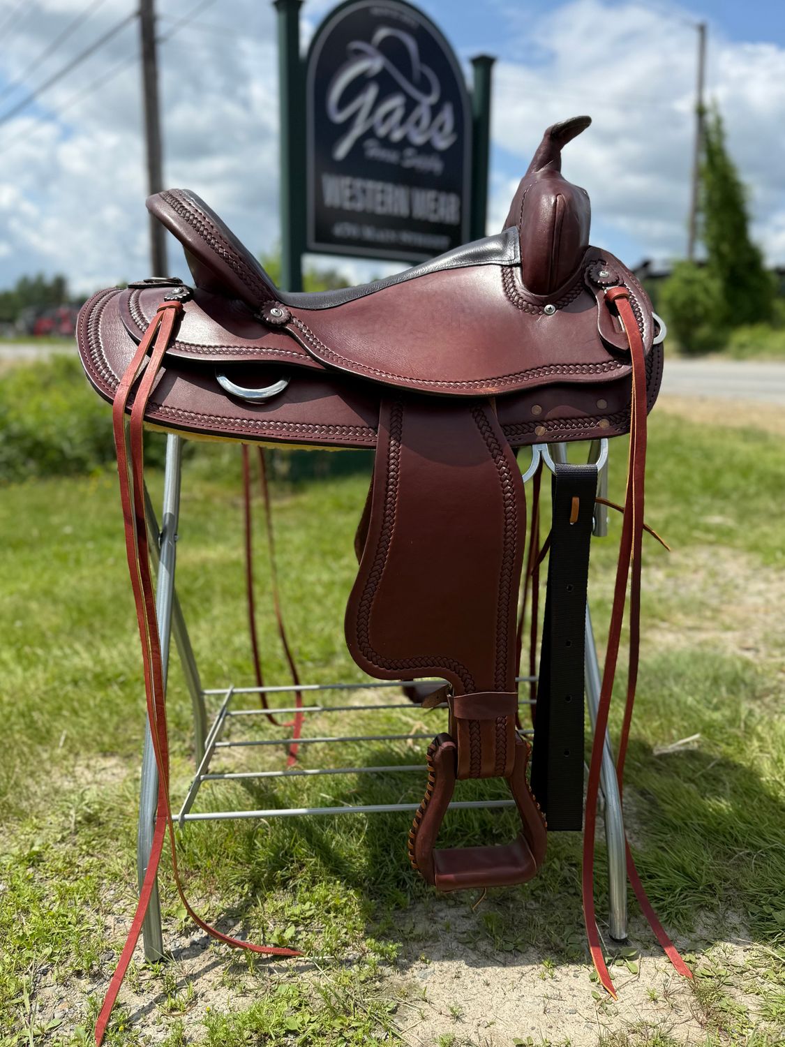 17" Wide Nash Trail Saddle - Walnut Oil