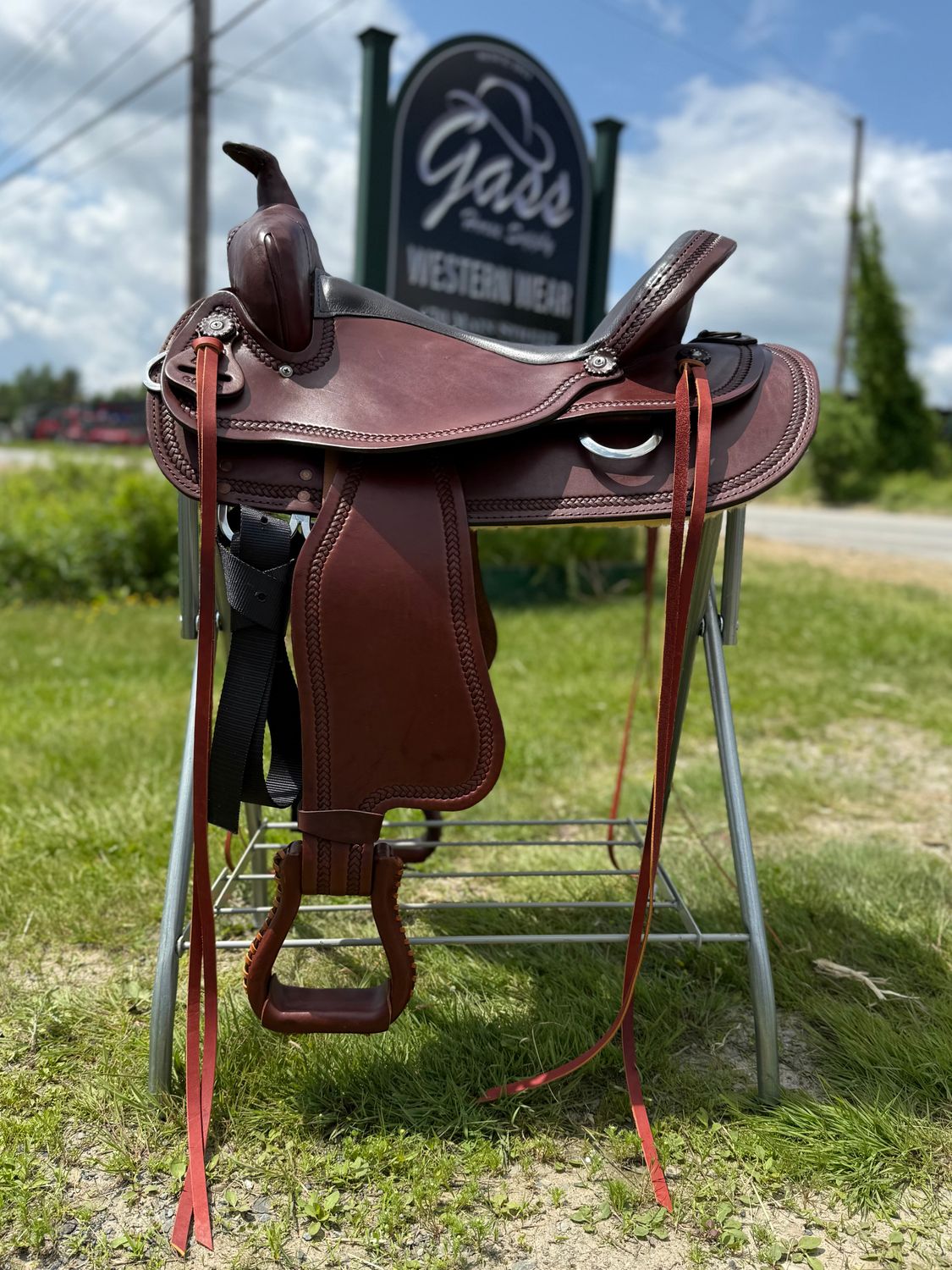 17" Wide Nash Trail Saddle - Walnut Oil