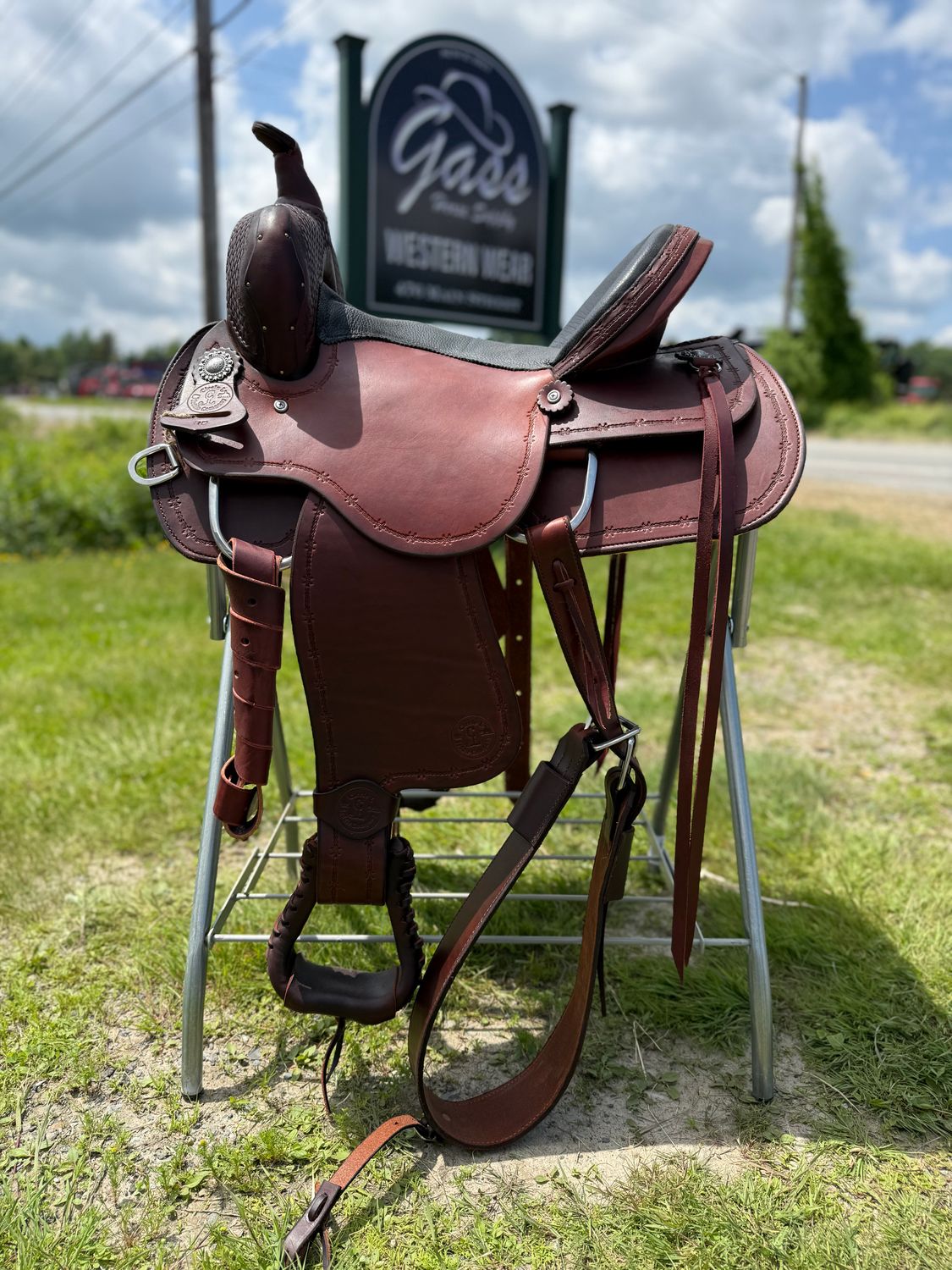 15" Wide Circle L All Around Saddle - Dark Oil
