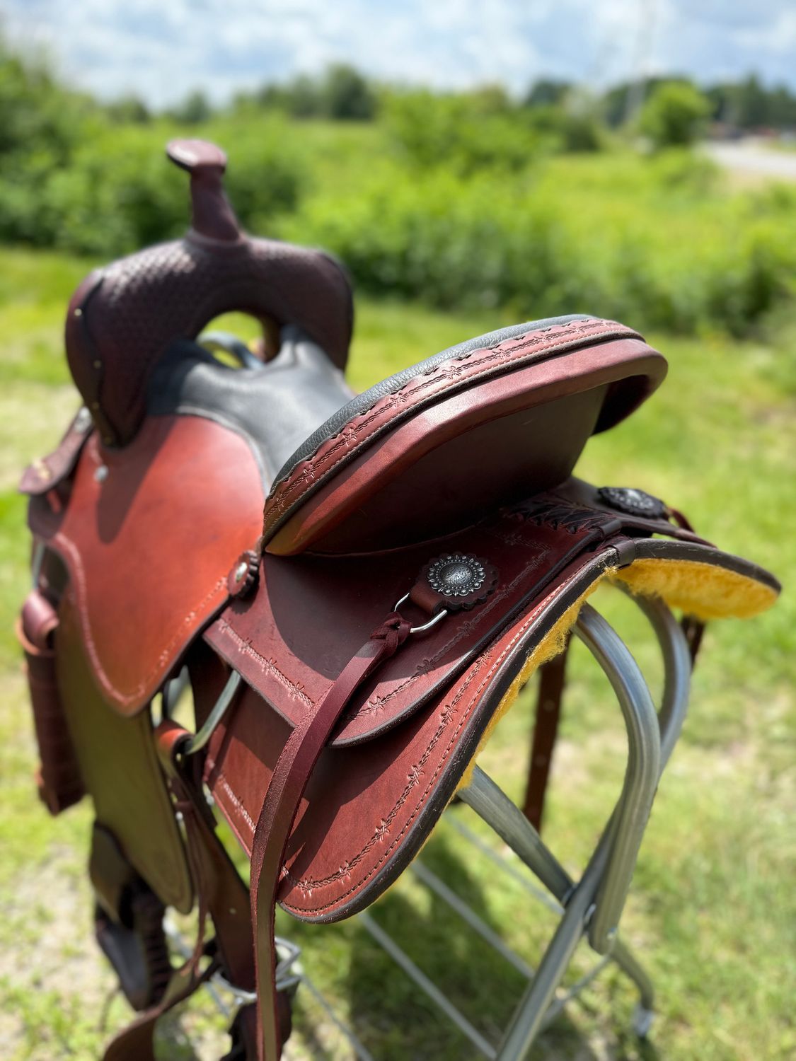 15" Wide Circle L All Around Saddle - Dark Oil