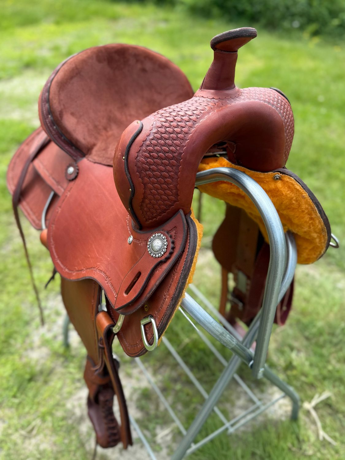 14" Wide Circle L All Around Saddle - Medium Oil w/Barb Wire Tooling