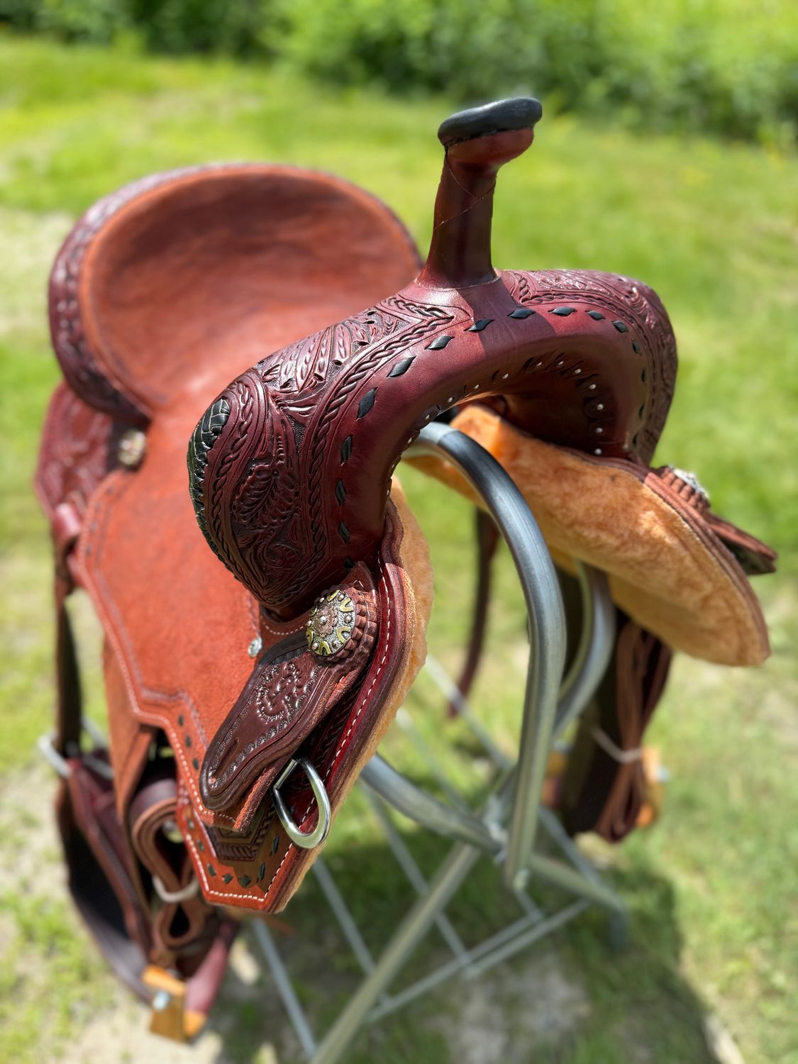 15" Wide Circle L Dark Oiled Buckstitch Tooled Barrel Saddle