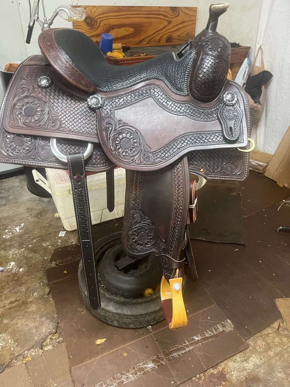 15.5" Wide Circle L Cowhorse Saddle, Padded Seat, Dark Oil, Cheyenne Roll