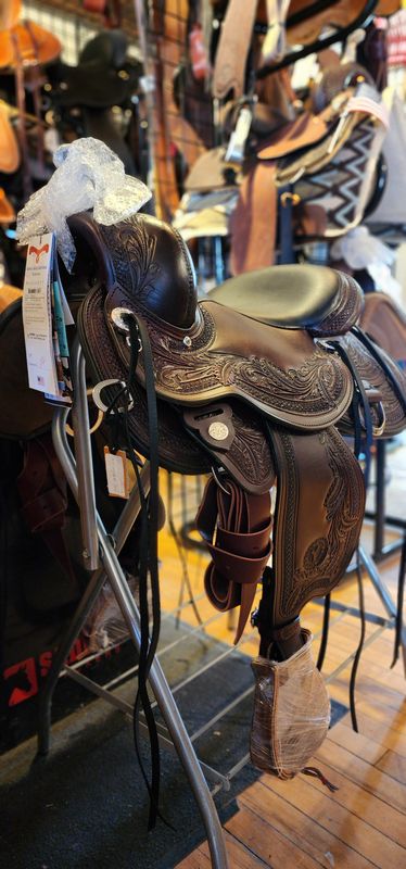 16" REG Bar Circle Y JG Monarch Trail Saddle, Walnut, Gel