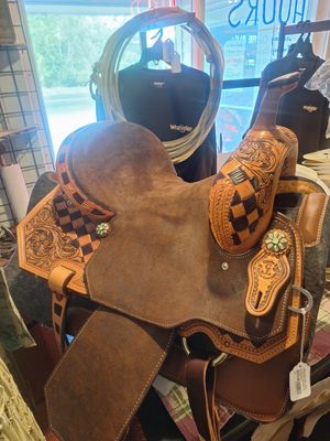 15" WIDE Circle L Barrel Saddle w/Full Spine Relief Gullet