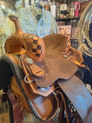 15" WIDE Circle L Barrel Saddle w/Full Spine Relief Gullet