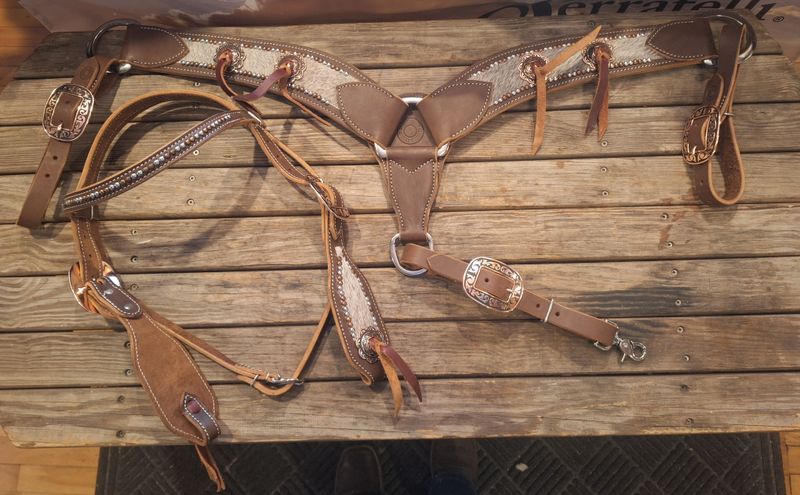 Justin Cody Cowboy Tack Set - Med Oil, Hair-On, Spots, Conchos