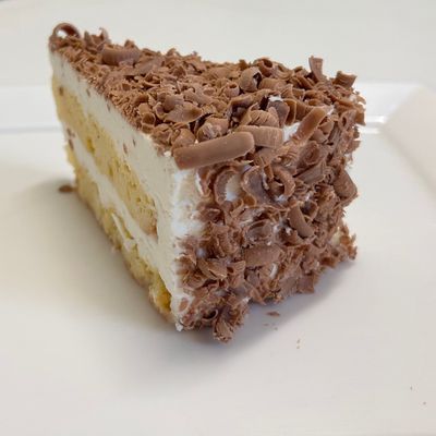 Pastel de 3 leches con cobertura de chocolate conejito con 12 rebanadas Pastel de 3 leches, pastel de 3 leches con cobertura de chocolate conejito, pastel de 3 leches art…