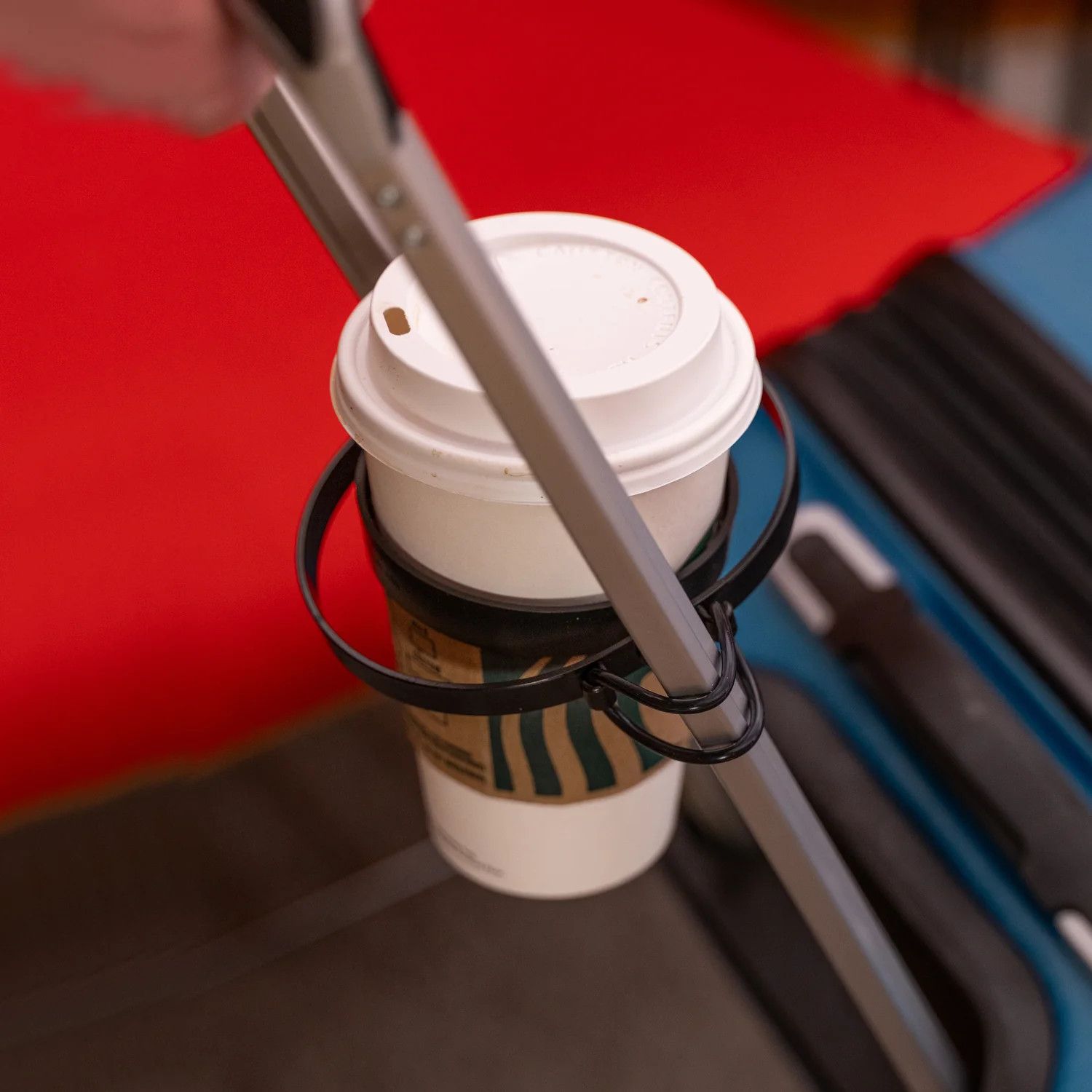 Support de Gobelet Pour Valise Kikkerland