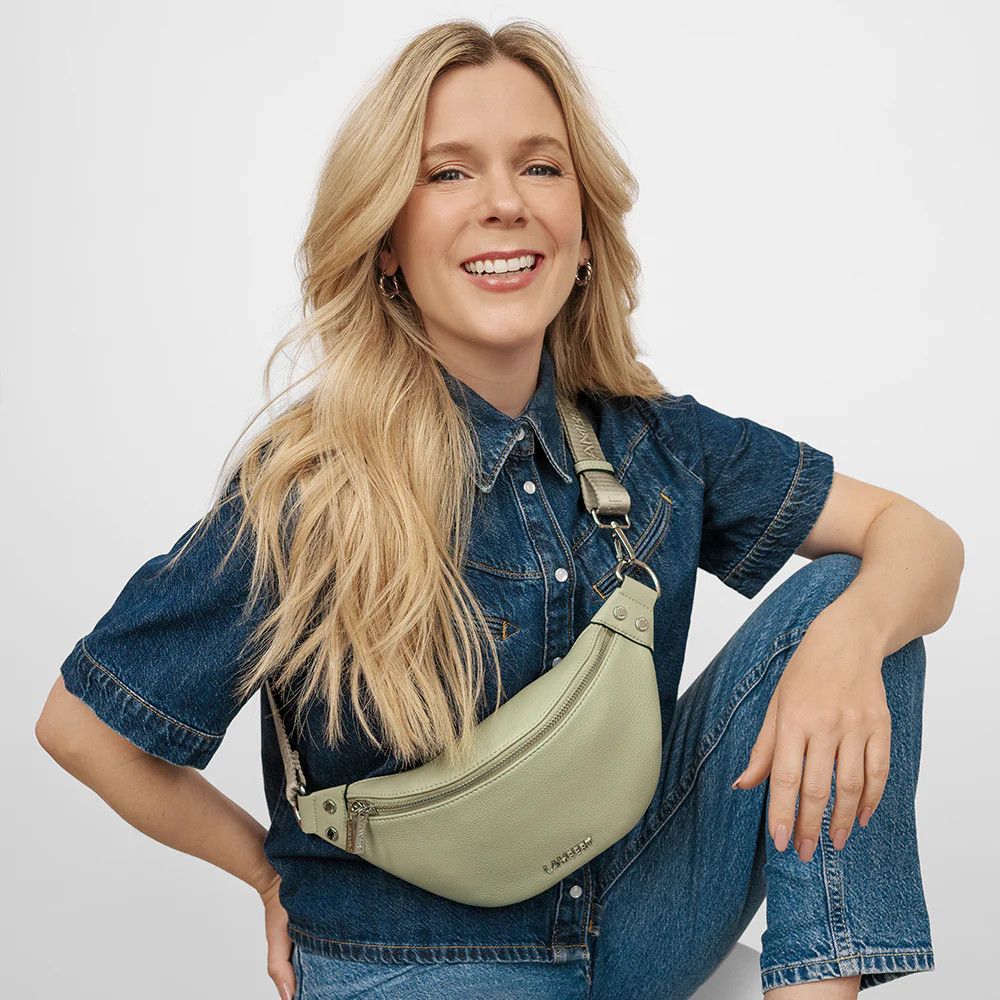 Le Sarah - Sac banane en cuir vegan Sage