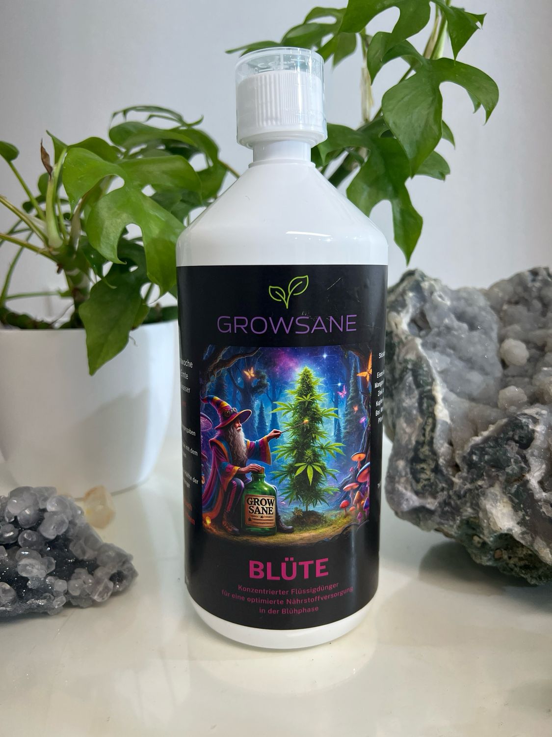 Flüssigdünger für kräftige Blütephase bei Cannabispflanzen