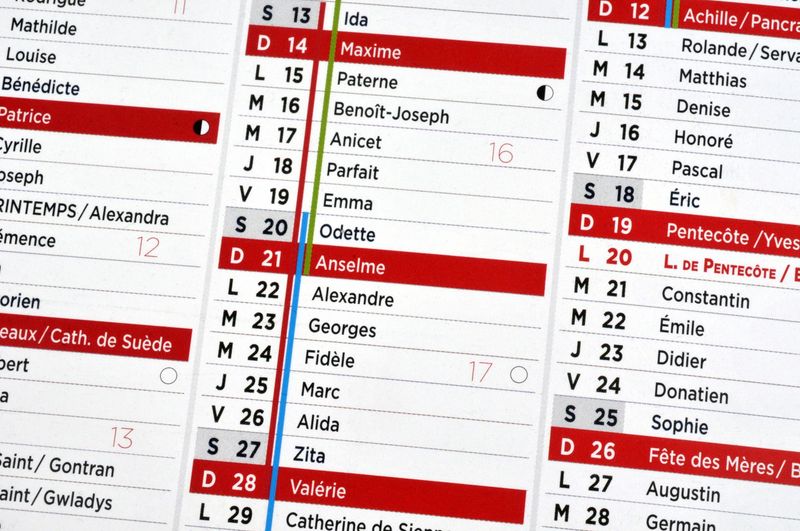 Calendrier blanc et rouge