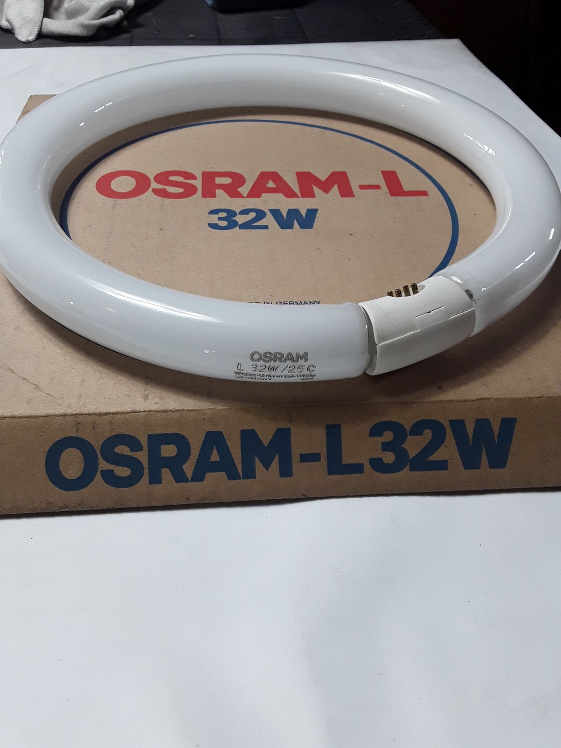 Osram L 32W 25C Ring-Leuchtstoffröhre G10q Universalweiß (Ersatz für 840)
