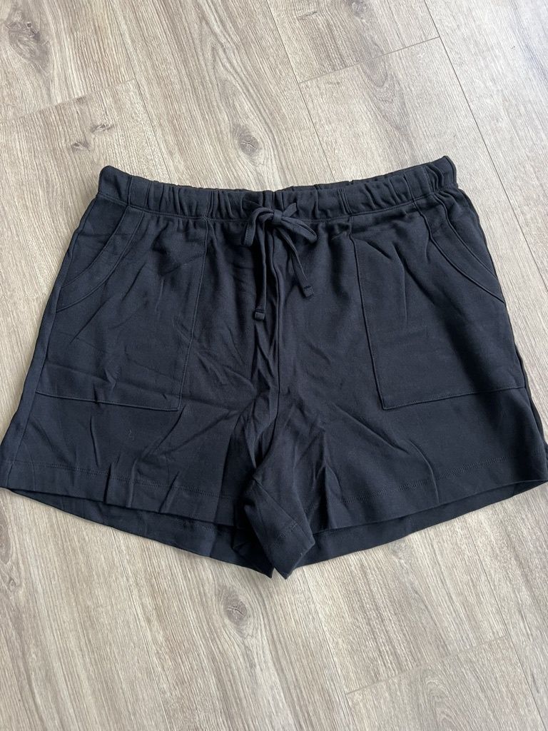 Black comphy shorts