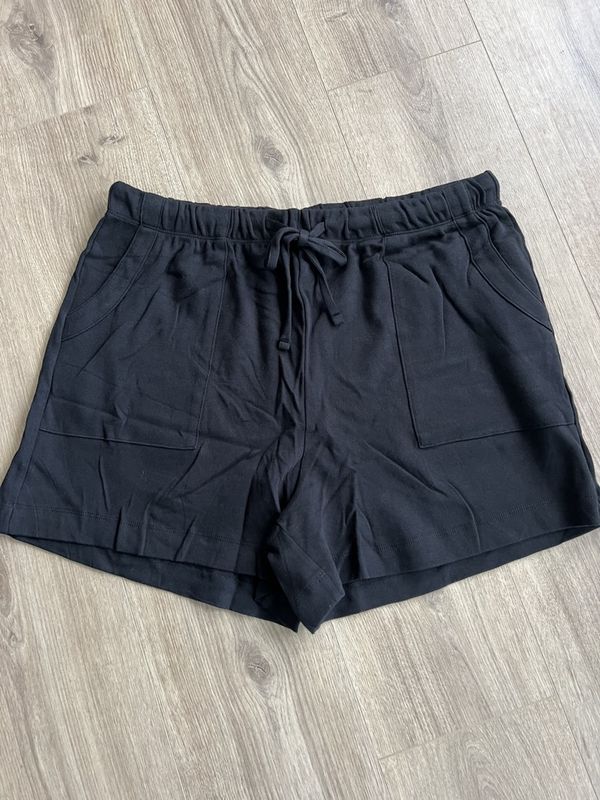 Black comphy shorts