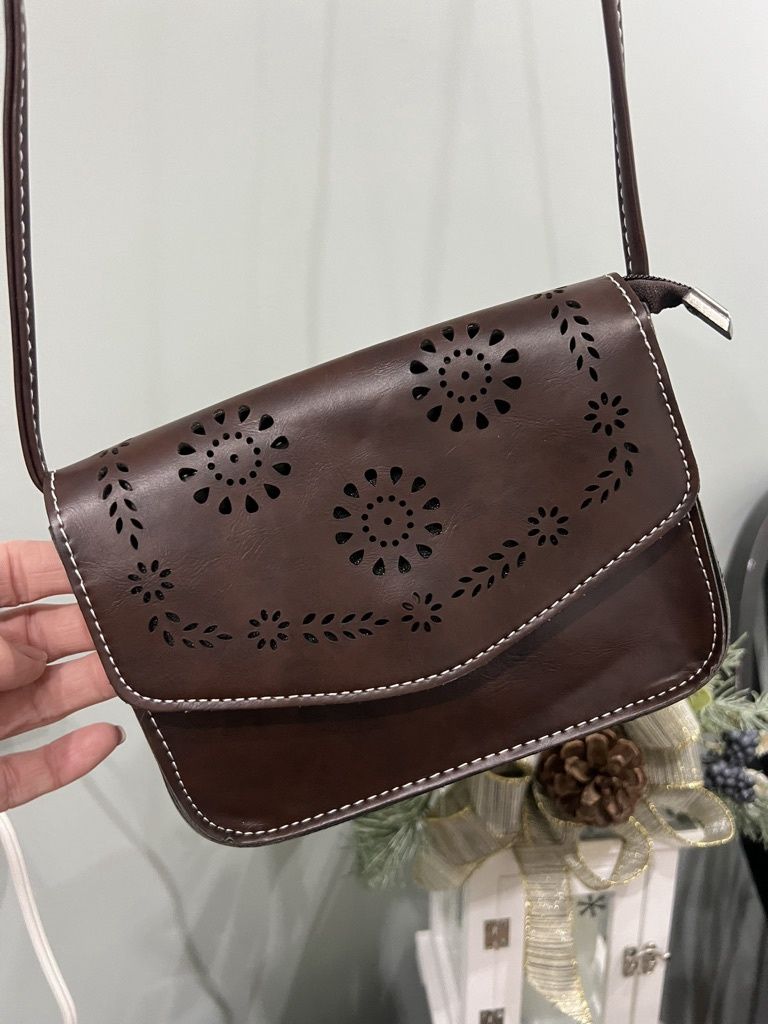 The cutest lil Brown Purse