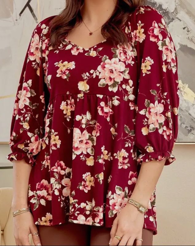 3/4 sleeve burgundy floral flow top