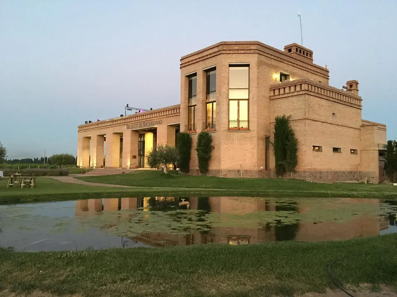 BODEGAS LUJAN I