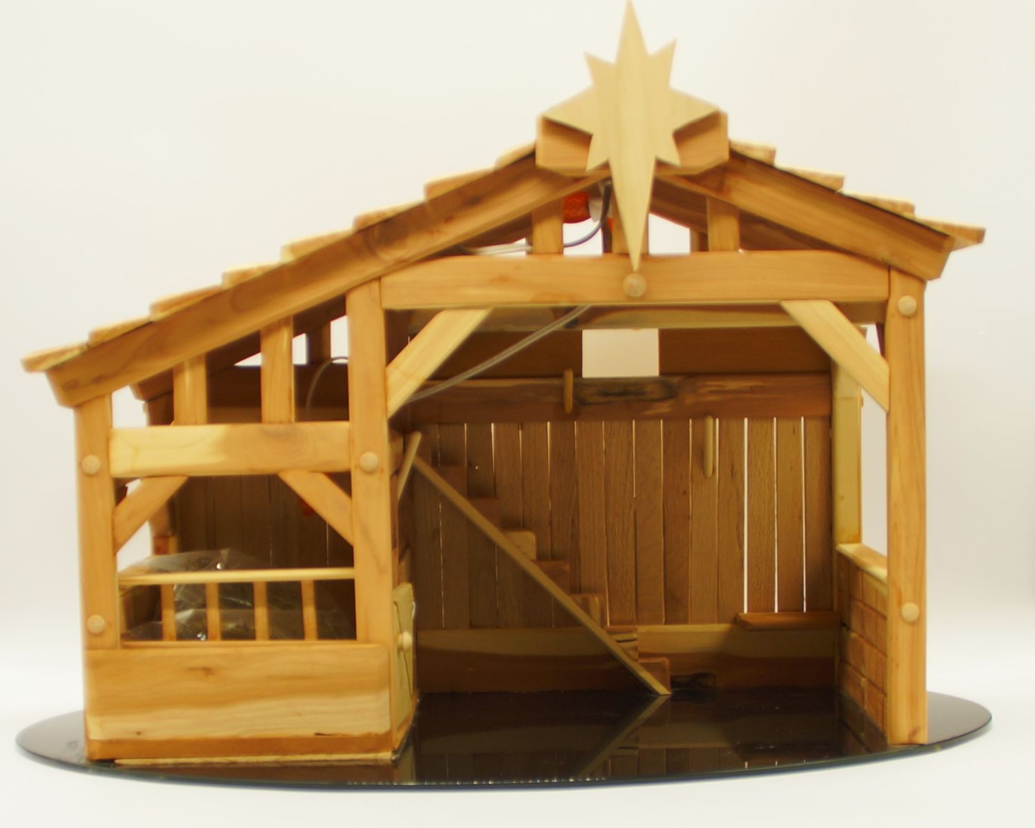 CW428 Creche Cedar &amp; Oak with Glass Bottom