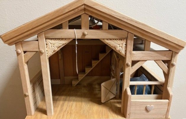 CW477 - Creche - Oak w/ Fancy Scroll