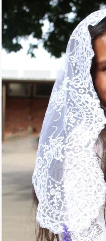 7768 - Abanico Veils - White