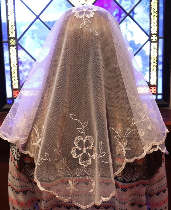 9110 - Rosa Veils - White with Met Gold