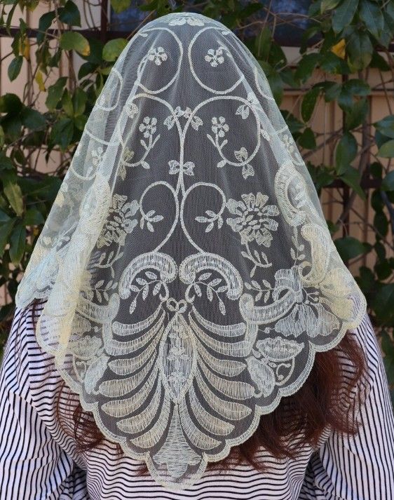 9641 Jacinta Ivory Met Gold Triangle