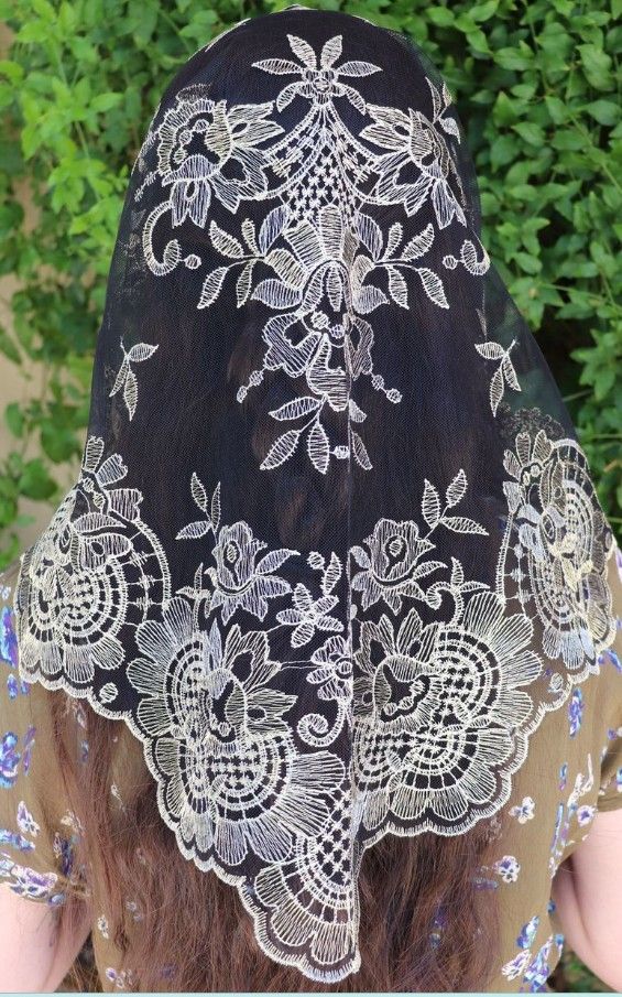 2469 Eva Black Met Gold Triangle