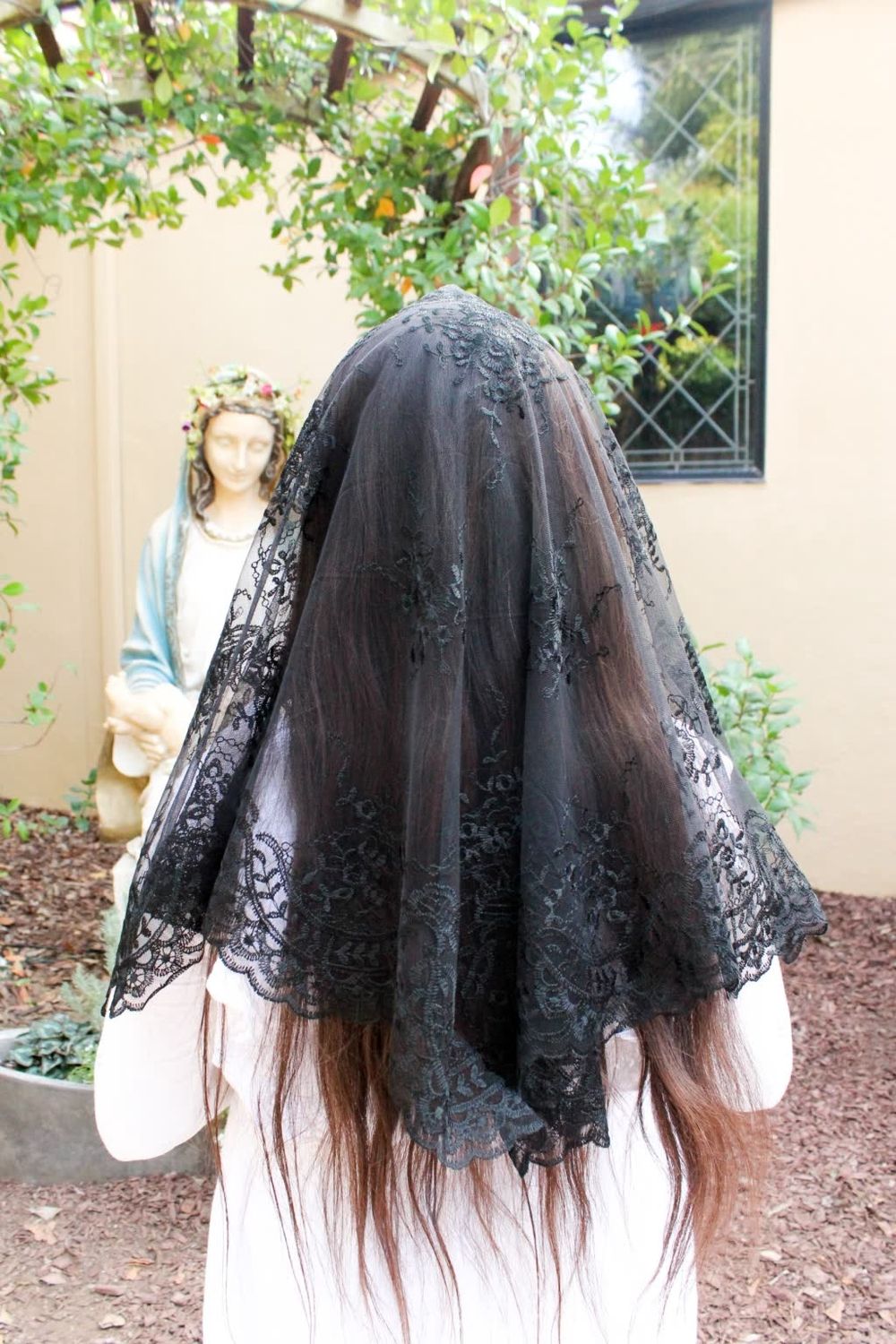 7765 Abanico Triangle Black