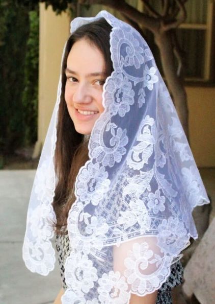       8760 - Olivia Veils - White Triangle