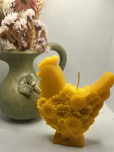 Hen Candle